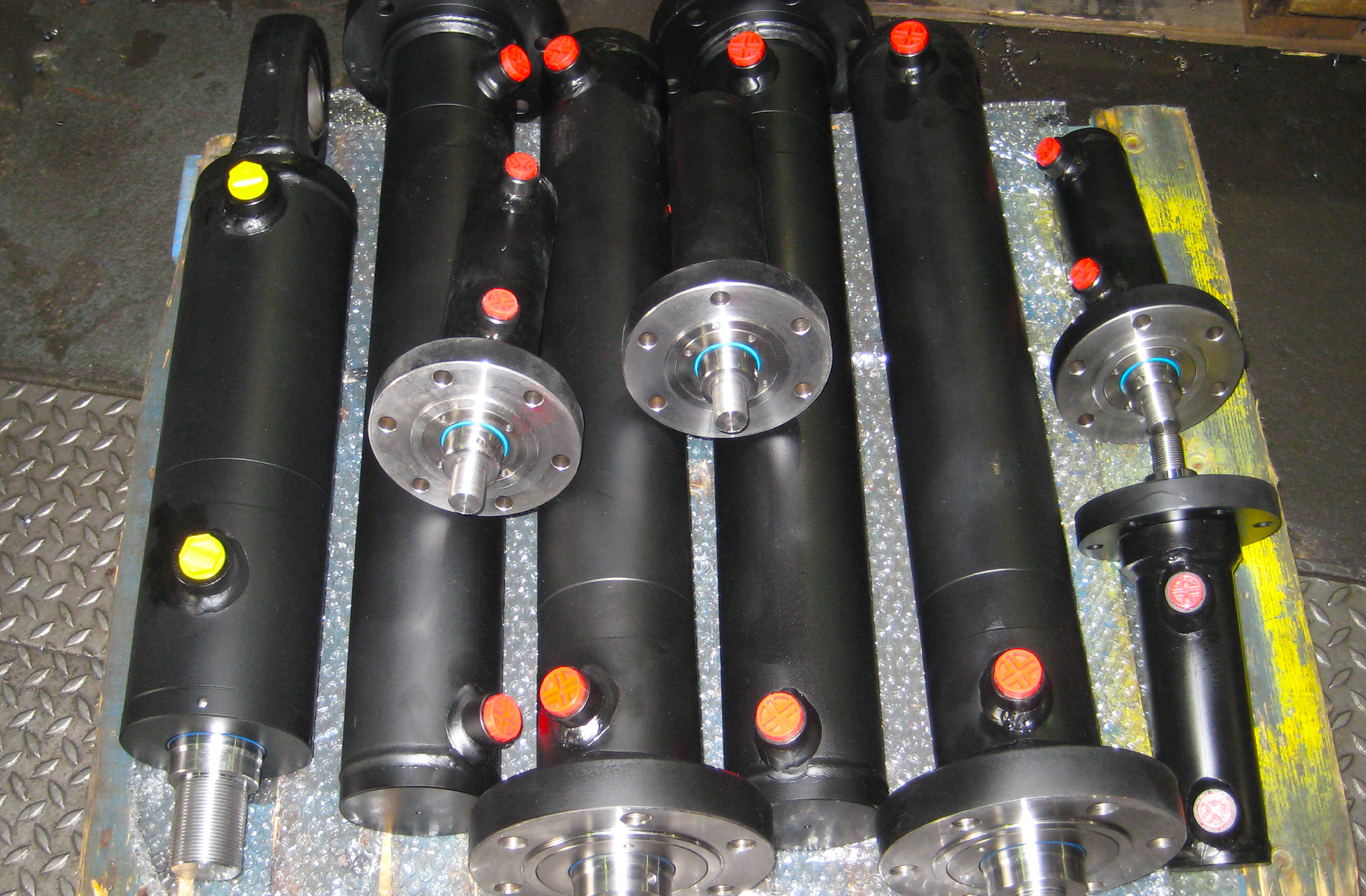 Fabricación de cilindros y grupos hidráulicos